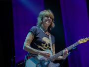 Chrissie Hynde, la rockera más varonera e integradora, se lució con su banda Pretenders y mostró un look Keith Richards
