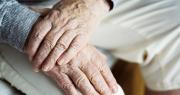 Una abuela de Berisso le apretó los testículos a un ladrón para evitar que la siguiera golpeando