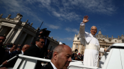 El Papa León XIV inició su pontificado: pidió una Iglesia que “abra sus brazos al mundo”