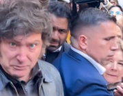 Ese micrófono me pegó: el insólito reclamo de Milei contra un periodista después de emitir su voto