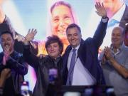 Con el voto de apenas la mitad del padrón, Javier Milei ganó la Ciudad y la interna con Mauricio Macri