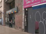 Terror en un local de estética de Balvanera: un hombre llegó en moto y sin mediar palabra le pegó un tiro a una empleada