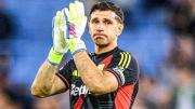Dibu Martínez estaría en los planes de dos equipos gigantes de Europa