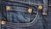 Para qué sirve y qué significa los botones metálicos en los jeans