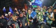 Lucho y una masiva caravana acompañan al binomio Del Castillo-Berna en su inscripción
