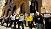 Córdoba: empleados del Tribunal de Cuentas protestaron con máscaras y 'Bella Ciao' por aumento salarial