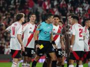 Los garrafales errores del árbitro Yael Falcón Pérez: de las rojas obviadas al lateral previo al penal para el empate de River ante Platense