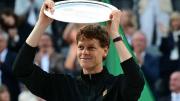 Pudo ser una estrella del esquí, pero decidió convertirse en el número 1 del tenis: la historia de Jannik Sinner