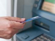 El titular de ARCA anunció los nuevos montos base para que las operaciones sean informadas con el blanqueo de dólares: compras con tarjeta, extracciones y más