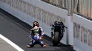 Piloto campeón del mundo de MotoGP lloró desaforadamente al abandonar cuando lideraba: “Lo siento”