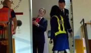 Macron es abofeteado en la cara por su esposa ante las cámaras