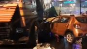 Choque impactante en la General Paz: un camión cruzó de carril e hirió a un automovilista