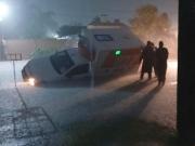 Una mujer murió y más de 110 personas fueron evacuadas por un fuerte temporal en Santa Fe: llovieron 400 mm en pocas horas