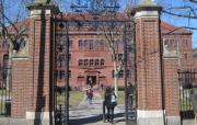 La Administración Trump pide a las agencias federales rescindir los contratos con la universidad de Harvard