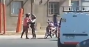 Un video registró una terrible pelea entre un hombre y una mujer en plena calle en Chimbas