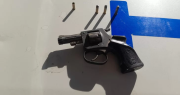 Agresión y amenaza con arma en el barrio La Estación: una mujer y un menor, detenidos
