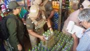 Santa Cruz: Descubren grandes cantidades de aceite sin registro sanitario en el mercado Los Bosques