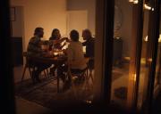Adoptar esta costumbre danesa en la cena puede ayudarte a dormir mejor