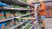Remonetización en dólares: en los supermercados no esperan un giro hacia compras en moneda extranjera