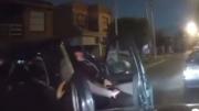 “¡Ay, por Dios!”: le quisieron robar el auto pero no pudieron romperle la ventanilla