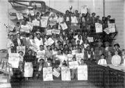 Recuerdos fotográficos: visita de los canillitas, tras solucionar un conflicto en 1930