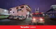 Bomberos asisten a una fuga de gas en un edificio