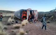 Reportan 17 heridos tras vuelco de un bus en la ruta La Paz – Uyuni; el conductor se dio a la fuga
