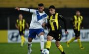 Vélez igualó con Peñarol y clasificó líder