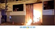 Impresionante incendio de una pañalera en La Matanza