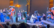 El impresionante momento en que se desploma un escenario durante un show de mariachis en Perú