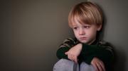 Cuál es el trauma más común que puede sufrir un niño durante su infancia, según la psicología
