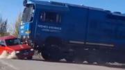 Video impactante: así fue el momento del tremendo accidente entre un tren y un auto en Mendoza