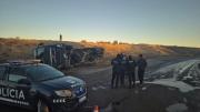 Un chofer sufrió un accidente con su camión y volcó en un tramo en plena obra de la Ruta 40