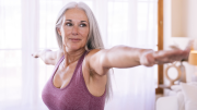 Se mantiene en forma a los 62 años con solo dos ejercicios: enterate cuáles son