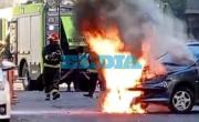 VIDEO. Tensión en pleno centro de La Plata: un auto ardió en llamas