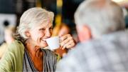 Fortalece la memoria y combate el envejecimiento: la infusión ideal para adultos mayores