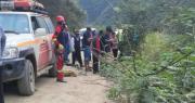 Un muerto tras la caída de un camión a un barranco de 300 metros en la ruta a los Yungas, reporta Bomberos