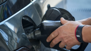 YPF aumentó sus combustibles este domingo y cargar el tanque es $10 más caro por litro