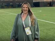 Crisis en Estudiantes: el trasfondo de la amenaza de Eduardo Domínguez y una brasileña a la que llaman 'la Barbie del fútbol' en medio de la discordia