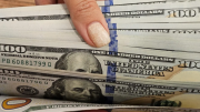 El dólar oficial anotó su primera caída en seis ruedas: las bajas se replicaron en los futuros y los financieros