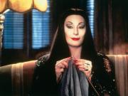 Anjelica Huston, la mítica Morticia, a los 73 años: los golpes a Jack Nicholson, el cáncer que ocultó y la mayor lección de vida