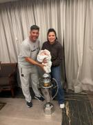 Francesca vino con la copa bajo el brazo, la emoción de la tucumana Sofía Ahumada, pareja de Sergio Gómez