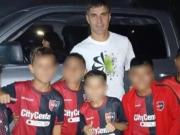 Newell's les aplicó una dura sanción a seis chicos de 9 años por sacarse una foto con Nacho Malcorra, futbolista de Rosario Central
