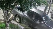 Terror fugaz en Lanús: lo interceptaron dos ladrones y le dispararon mientras se metía en su casa