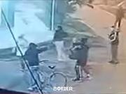 El momento en el que un policía es asesinado en José C. Paz