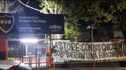 El picante pasacalles de hinchas de Rosario Central en la sede de Newell‘s por el caso Malcorra’