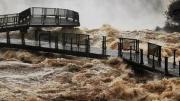 Cerraron el ingreso a las Cataratas del Iguazú por una impresionante crecida del río Paraná