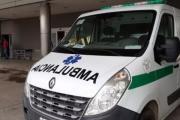 Bebía en un comercio, un motociclista llegó y le disparó en el abdomen
