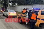 Conductora evadió un control en la autopista y casi choca a policías: estaba ebria