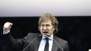 Javier Milei vio al “Cholo” Simeone y cerró un foro al grito de “muerte al socialismo”
